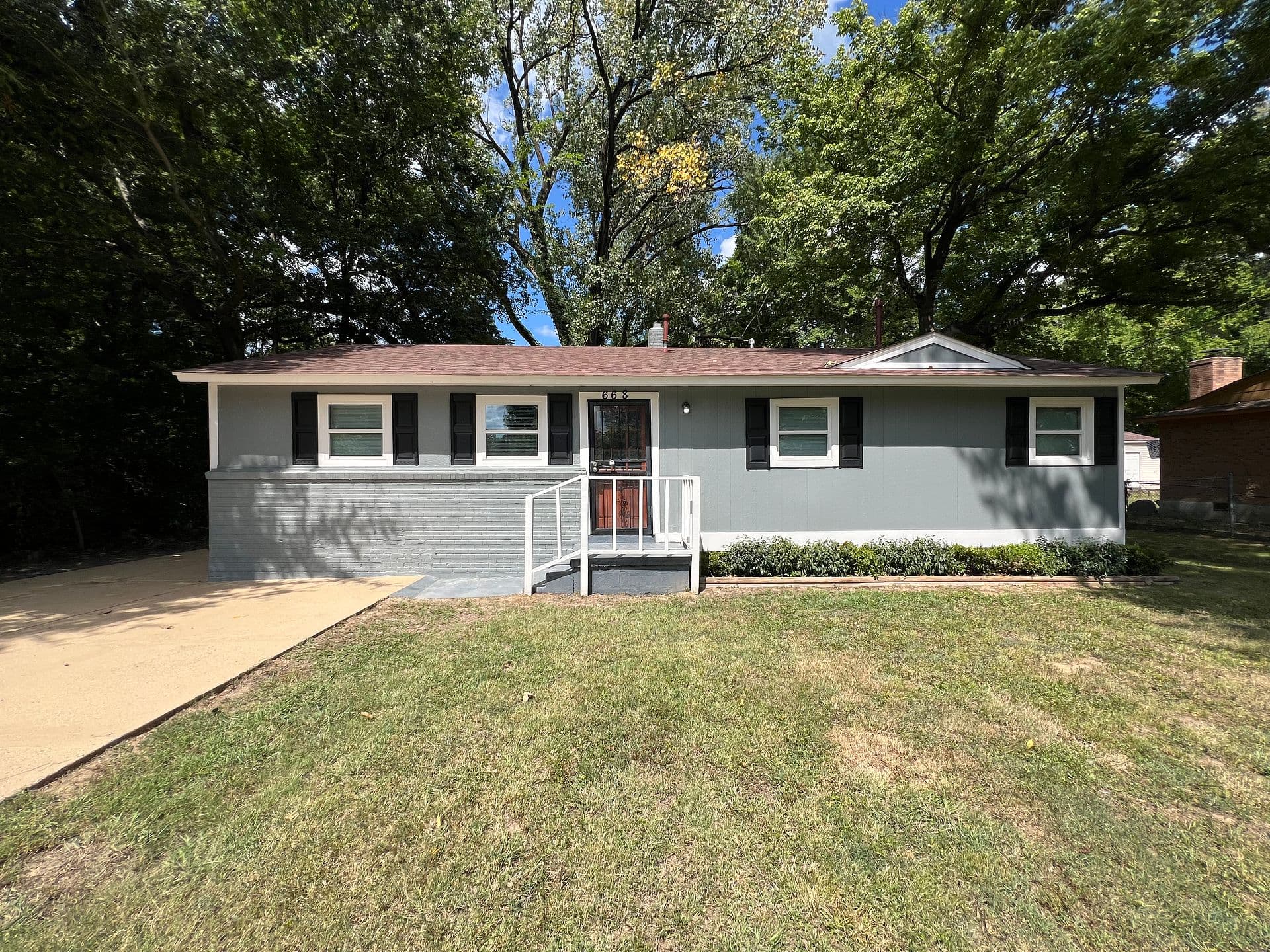 668 Delta Rd, Memphis, TN